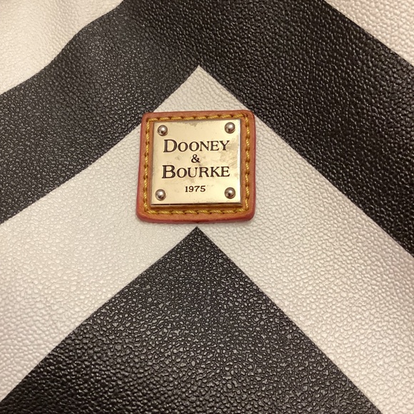 Dooney & Bourke Black and White Zigzag Shoulder Bag - Picture 2 of 16